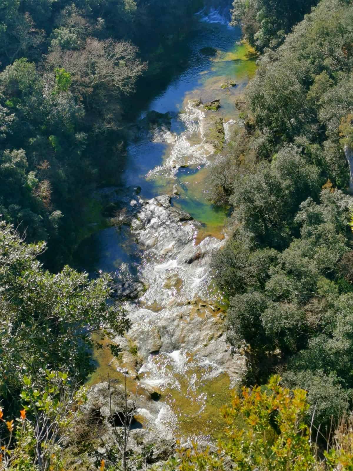 Paysage naturel des Concluses de Lussan, canyon karstique du Gard