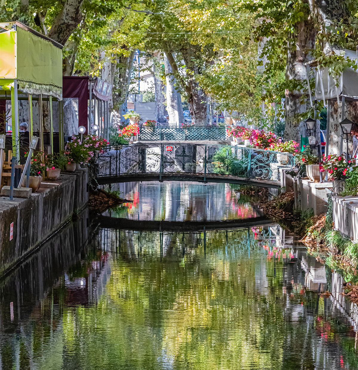 Vue du village de Goudargues, surnommé la Venise gardoise