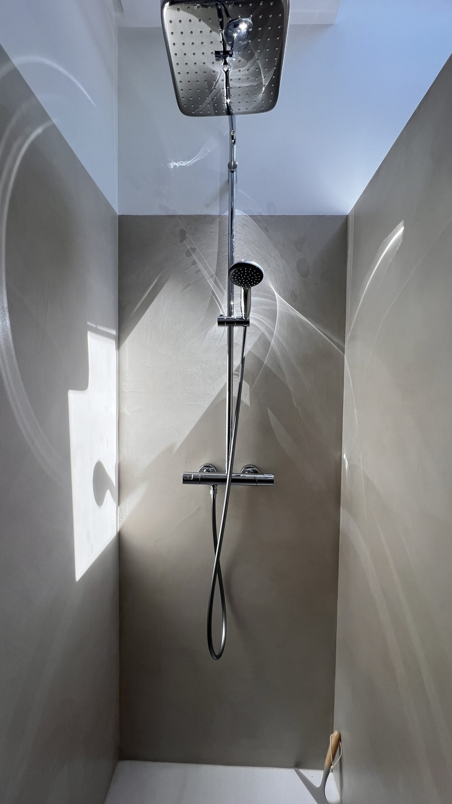 Douche à l’italienne d’une salle d’eau privative du gîte La Grange